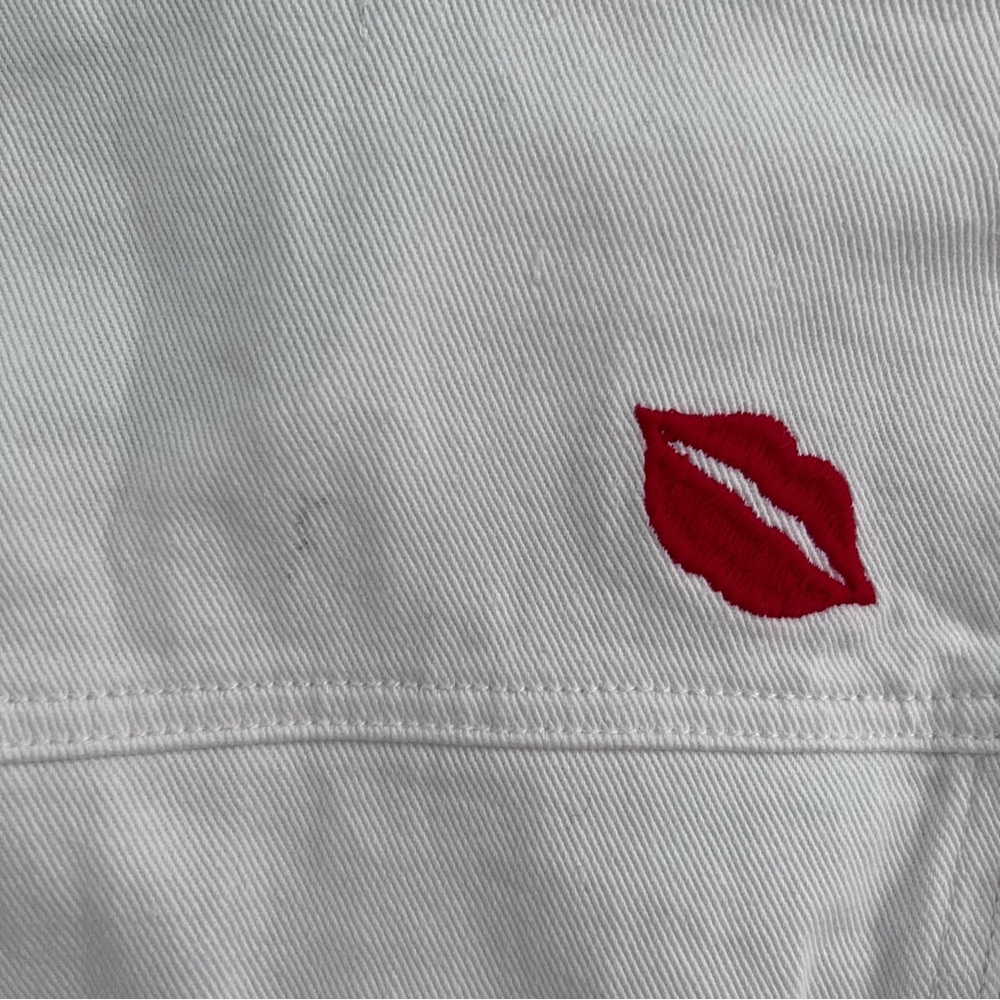 Forever 21 White Denim Jacket with Red Lips Embroidered - Picture 7 of 7